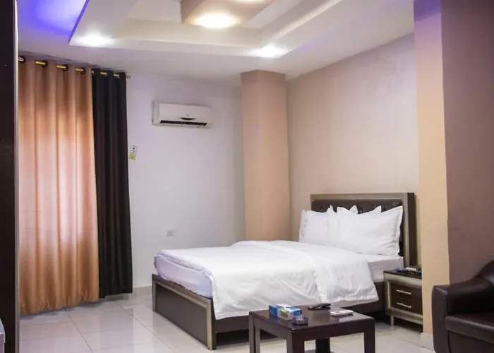 Sara Crown Hotel