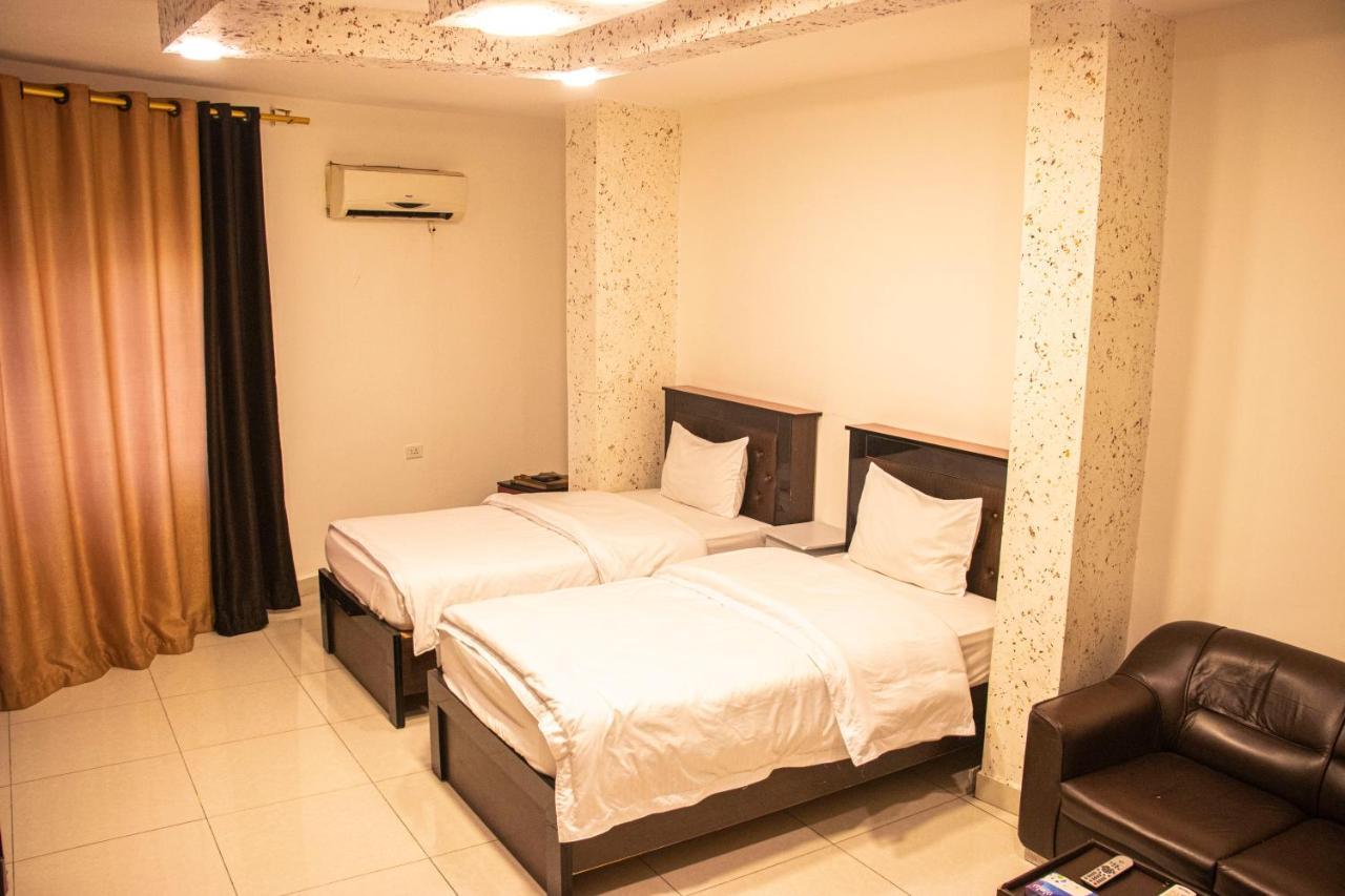 Hotel Sara Crown
